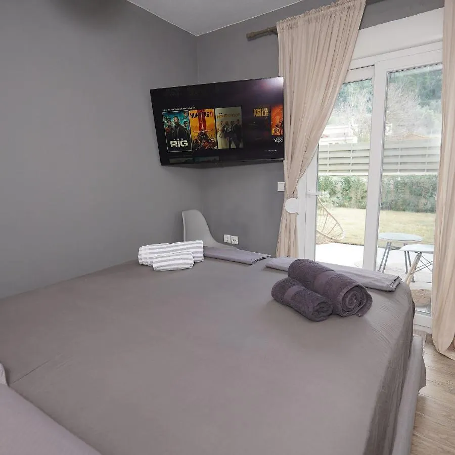 Villa Eli - Luxury Nature Getaway - Strategically Located For Beach Exploration - Onsite Power For Electric Vehicle Fourka