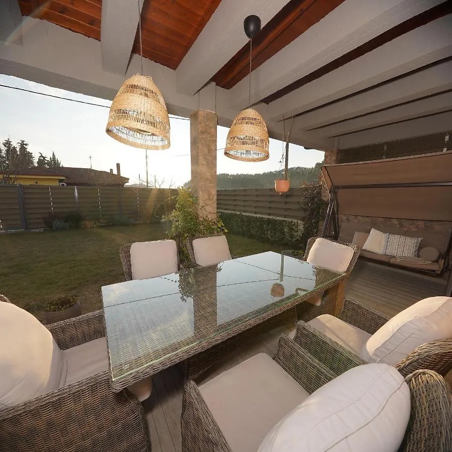 Villa Eli - Luxury Nature Getaway - Strategically Located For Beach Exploration - Onsite Power For Electric Vehicle Fourka