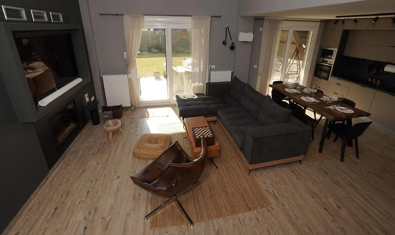 Villa Eli - Luxury Nature Getaway - Strategically Located For Beach Exploration - Onsite Power For Electric Vehicle Fourka