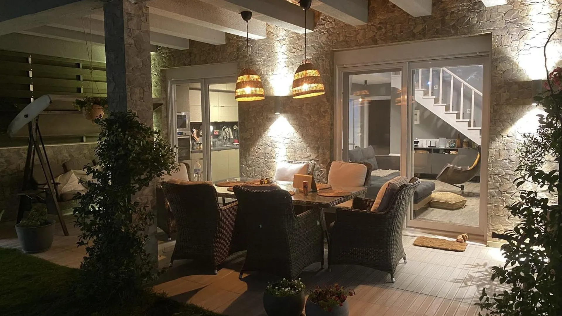 Villa Eli - Luxury Nature Getaway - Strategically Located For Beach Exploration - Onsite Power For Electric Vehicle Fourka