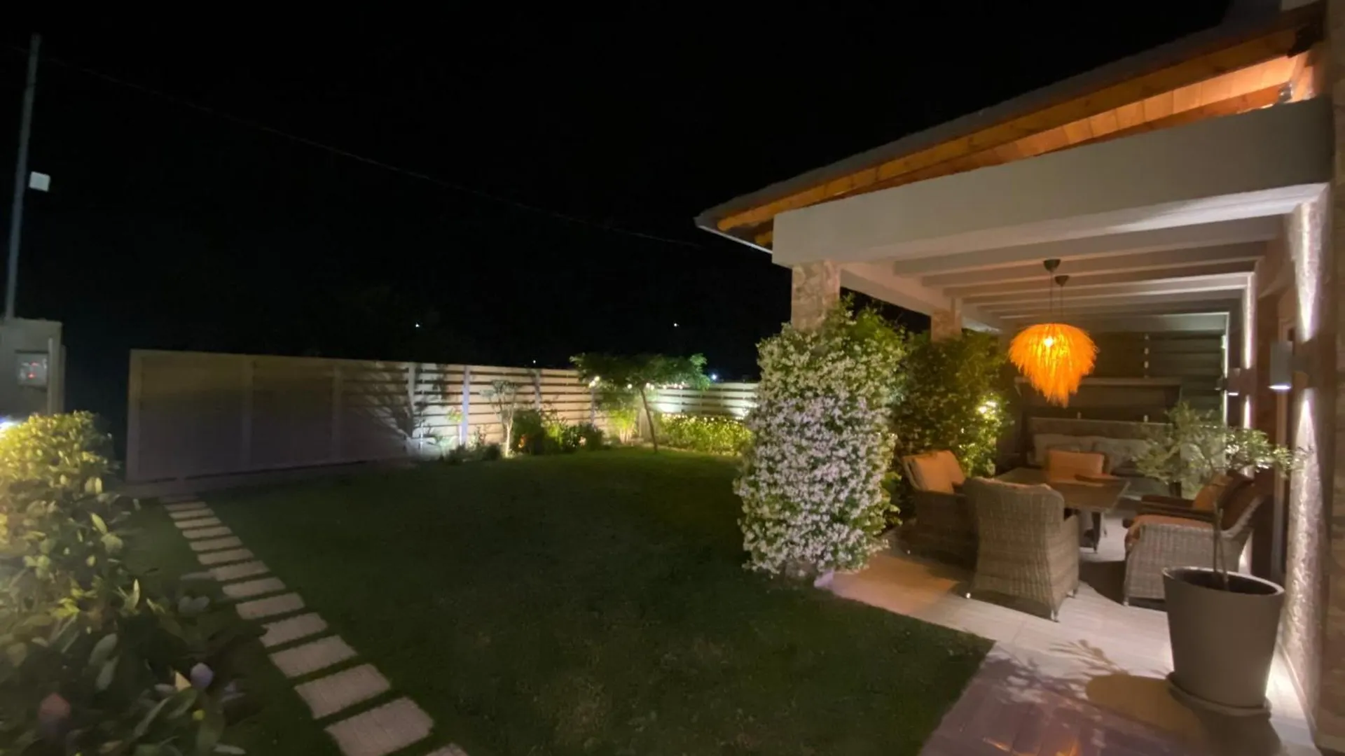 Villa Eli - Luxury Nature Getaway - Strategically Located For Beach Exploration - Onsite Power For Electric Vehicle Fourka