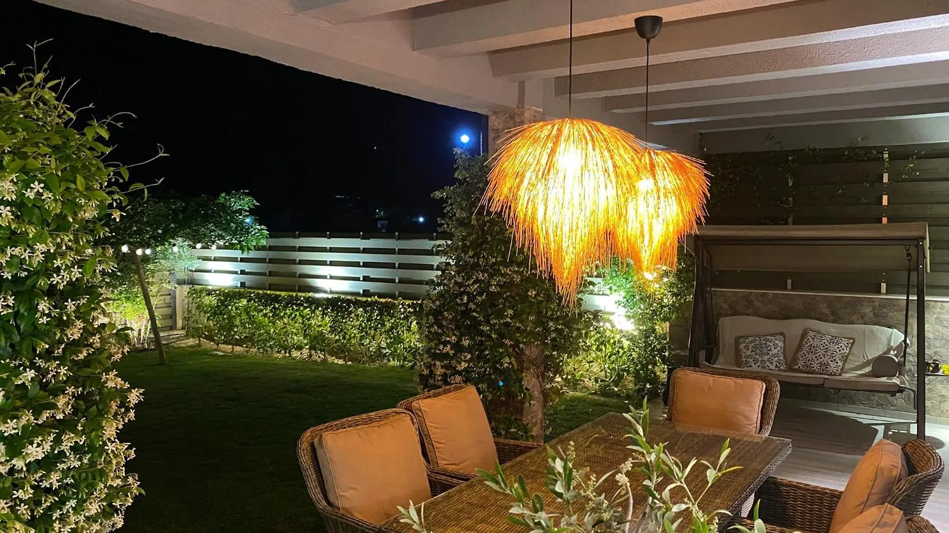 Villa Eli - Luxury Nature Getaway - Strategically Located For Beach Exploration - Onsite Power For Electric Vehicle Fourka