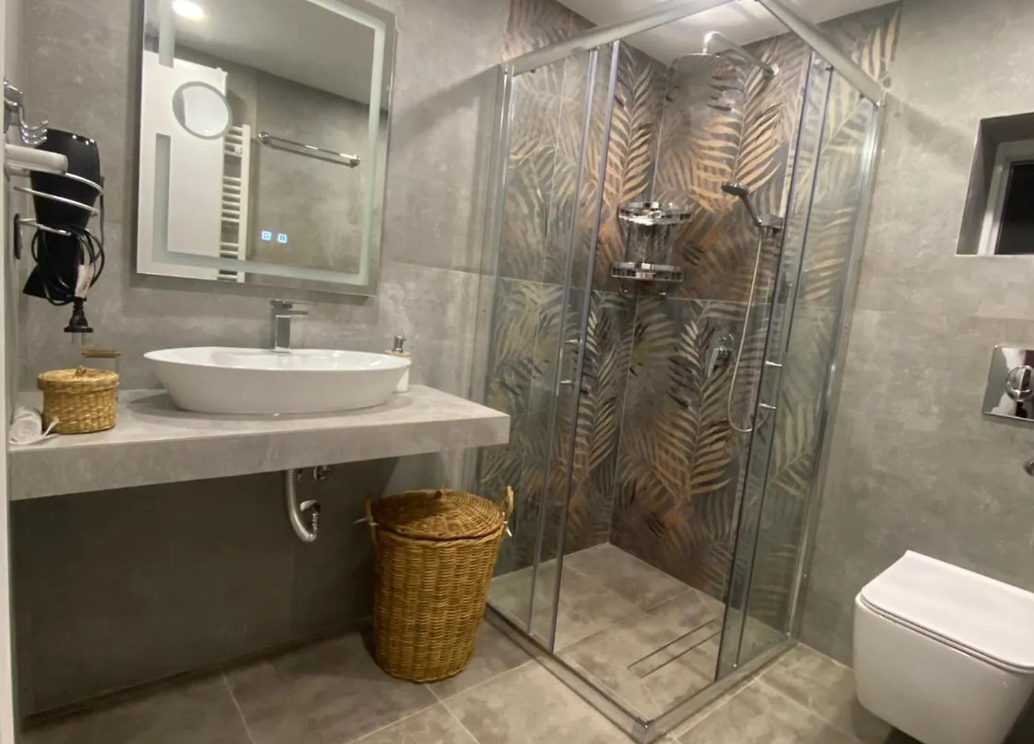 Villa Eli - Luxury Nature Getaway - Strategically Located For Beach Exploration - Onsite Power For Electric Vehicle Fourka